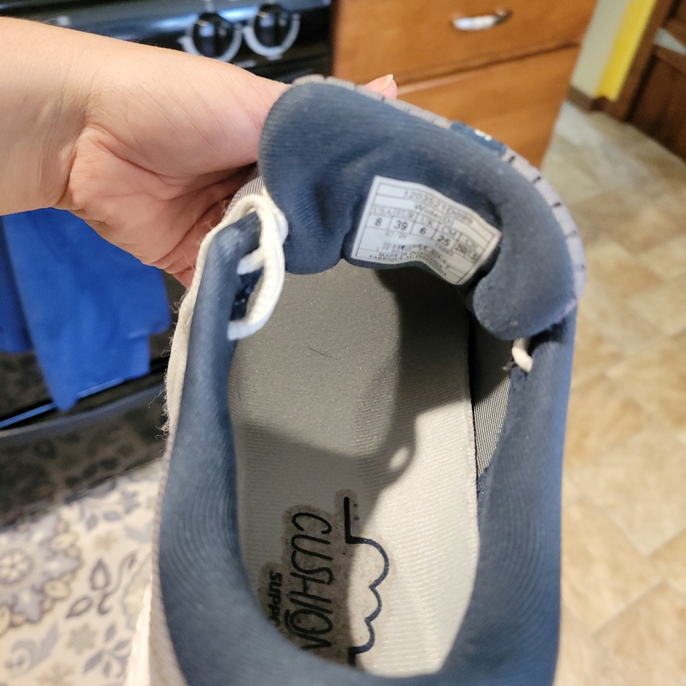 Brooks Women's Gray and White Athletic Running Shoes in 8W - Picture 8 of 11